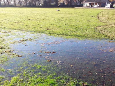 IJsbaan Sietsenveen de waterpomp staat aan