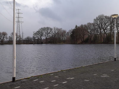 IJsbaan Sietsenveen. Het water staat op de baan